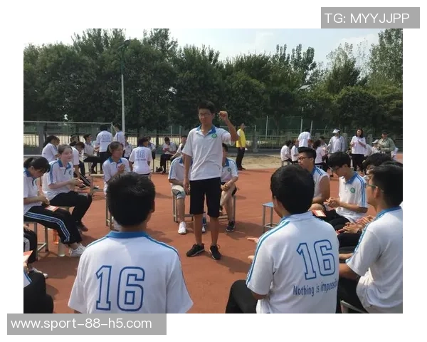 球队训练营展现出卓越防守与灵活无球进攻的新策略 球队训练营展现出卓越防守与灵活无球进攻的新策略